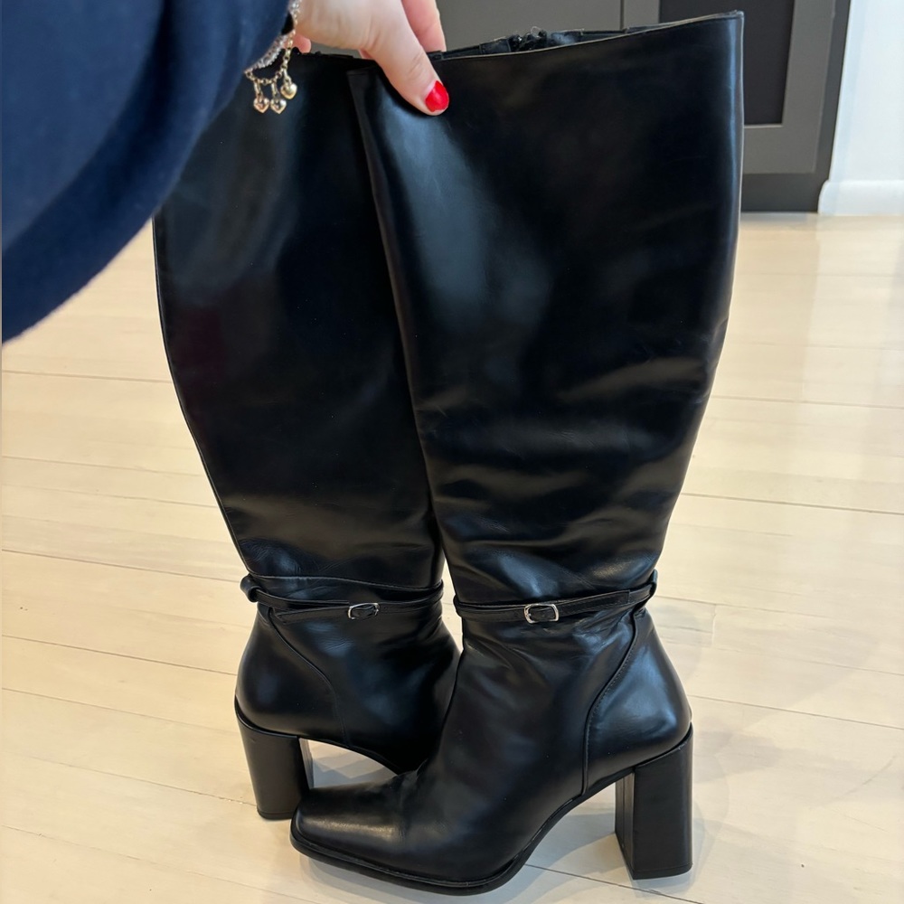 Donald Pliner black leather boots size 7.5 US, Gently worn condition